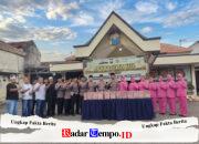 Wujudkan Polri Humanis, Kapolsek Menganti AKP Arif Rahman dan Istri Kompak Bagikan Takjil di Bulan Berkah dan “Bhayangkari Peduli”