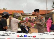 Polsek Kebomas Gresik Gelar Bagi Bagi Takjil Di Bulan Suci Ramadhan