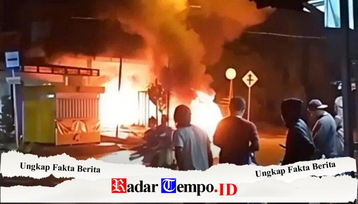 Tersulut Emosi, Rumah Terduga Pelaku Pembacok Patrol Sahur Dibakar Massa