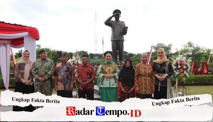 Pangdivif 2 Kostrad Resmikan Patung H.M. Soeharto di Brigif 6/TSB