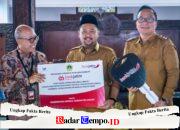 Apresiasi CSR Bank Jatim, Bupati Yani Serahkan 3 Mobil CSR ke Pondok Pesantren dan GP Ansor Bawean