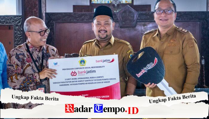 Apresiasi CSR Bank Jatim, Bupati Yani Serahkan 3 Mobil CSR ke Pondok Pesantren dan GP Ansor Bawean