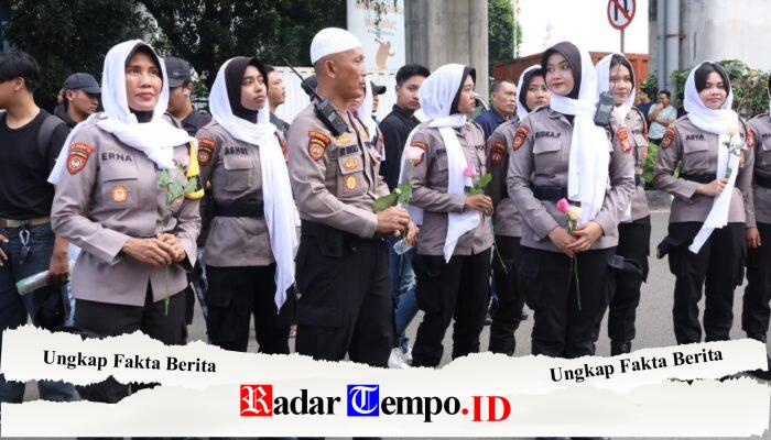 Sejukkan Ramadhan, Polda Metro Jaya Kedepankan Pendekatan Humanis Dan Tim Sholawat Dalam Pelayanan Penyampaian Aspirasi Mahasiswa