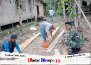 Jalin Keakraban Babinsa Salatiga Komsos Bersama Warga yang Sedang Membangun Rumah