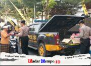 Bulan Suci Ramadhan Berkah!!! Polres Sampang Bagikan Ratusan Paket Takjil Untuk Pengendara dan Tukang Becak, Tukang Parkir