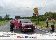 Jelang Berbuka, Polsek Jabiren Raya Bagikan Takjil Gratis di Jalan Trans Kalimantan