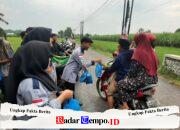 Senyum Pelajar di Senja Ramadhan, OSIS MAN 6 Jombang Berbagi Takjil untuk Pengguna Jalan