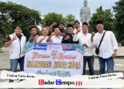 Kolaborasi Tiga Media Bagikan 500 Takjil Gratis di Taman Apsari Surabaya