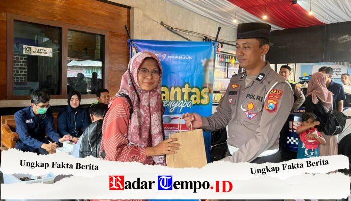 SIM Ramadan Hadir di Pujahito, Satlantas Nganjuk Layani Perpanjangan SIM Sambil Berbagi Takjil