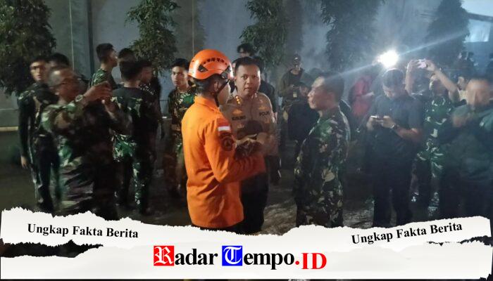 Yonarmed 7/BG Bergerak Cepat Tangani Longsor Gunung Sampah TPST Bantargebang