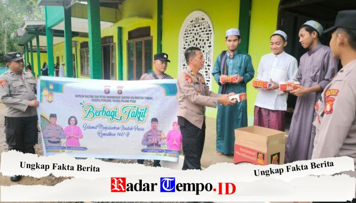 Menebar Berkah Ramadan, Polres Pulang Pisau Berbagi Takjil kepada Santri Ponpes