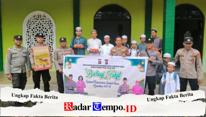 Berbagi Berkah Ramadhan, Bagops Polres Pulang Pisau Bagikan Takjil untuk Santri Ponpes An-Nuur