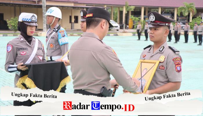 Wujud Komitmen “Punishment”, Kapolres Pulang Pisau Pimpin Upacara PTDH Dua Anggota