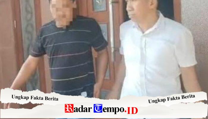 Viral di Media Sosial!!! Tak Dipinjami Charger Saat Ambil Paket, Pria di Gresik Ngamuk Bawa Sajam Ancam Petugas J&T