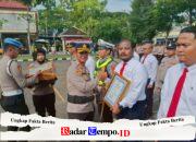 Apresiasi Kinerja Anggota, Kapolres Sampang Berikan Penghargaan Atas Raihan Predikat WBK Hingga Ungkap Kasus Narkoba 3 KG