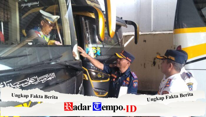 Polres Tegal Laksanakan Ramp Check Bus Pariwisata di Pool Dedy Jaya