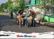 Jelang Berbuka, Koramil 1002-05/Pandawan Bagikan Takjil untuk Pengguna Jalan