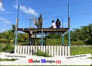 Babinsa Desa Berlimang Bersama Warga Rehab Poskamling, Tingkatkan Keamanan Wilayah