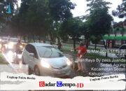 Berbagi di Tengah Hujan, MAKI Jatim Bagikan 250 Paket Takjil untuk Pengguna Jalan di Juanda