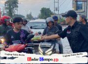 Di Tengah Hujan Deras dan Banjir, Tim Takjil MAKI Jatim Tetap Bertahan di Jalan Demi Senyum Orang Berbuka