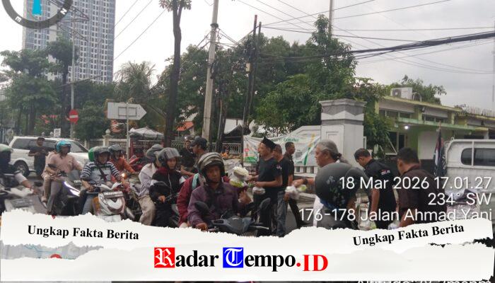 250 Takjil dari MAKI Jatim Mengalirkan Haru di Jalan Ahmad Yani