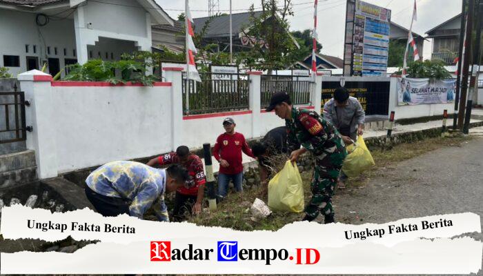 Babinsa Hadir di Tengah Masyarakat, Pembersihan Kuburan di Banua Jingah Berjalan Lancar