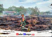 Cegah Kebakaran Meluas, Anggota Koramil 1208-06/Selakau Turun Padamkan Api