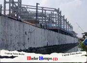 Pagar PT Bernofarm “Mepet” Bibir Sungai, Pelapor Protes Penghentian Penyelidikan: Jarak 0 Meter Langgar UU Sumber Daya Air!