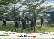 Ciptakan Lingkungan Yang Sehat Babinsa Bersama Satgas Pamtas dan Pengelola PLBN Laksanakan Karya Bakti Bersihkan Sampah
