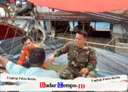 Babinsa Penjajap dan Basarnas Komsos Bersama Nelayan dan Ingatkan Supaya Waspada Cuaca Ekstrem Saat Melaut
