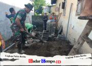 Wujud Kepedulian, Babinsa Garum Turun Tangan Bantu Pembuatan MCK Warga