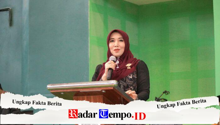 Pantun DPD RI Lia Istifhama Semarakkan Nostalgia Reuni Akbar Mafash UINSA