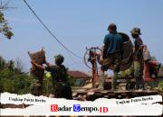 Tidak Ada Waktu Libur, Personel Kodim 1009/Tla Bersama Masyarakat Terus Kebut Pengerjaan Pondasi Jembatan Garuda