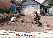 Wujud Kemanunggalan TNI Dan Rakyat, Babinsa Bence Bantu Gali Pondasi Rumah Warga