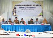 Beri Dukungan Terhadap Dunia Pendidikan, Anggota Koramil 01/Sambas Hadiri Pelepasan Siswa Kelas XII