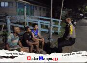 Personel Polsek Pandih Batu Sambangi Warga Pangkoh Hilir Guna Perkuat Keamanan