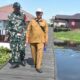 Babinsa Koramil 1002-08/Labuan Amas Utara Pererat Silaturahmi Melalui Komsos di Wilayah Terluar