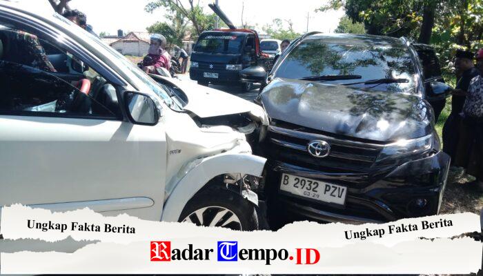 Kecelakaan di Jalan Raya Torjun Sampang, Dua Toyota Rush Bertabrakan, Dua Penumpang Luka Kepala