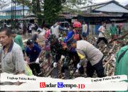 Normalisasi Sungai Barabai, TNI-Polri dan Warga Bersihkan Sampah Banjir