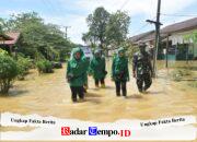 Persit Kodim 1002/HST Salurkan Bantuan di Asrama Komplek Beringin