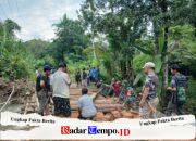 Gotong Royong Bangun Jembatan Darurat, Babinsa Koramil BAS Bersama Warga Tangani Dampak Banjir di Hinas Kiri