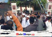 Massa Aksi Desak PN Sampang Hukum Maksimal Terdakwa Penganiayaan Guru Tugas Ponpes
