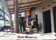 Ringankan Beban Masyarakat, Babinsa Koramil 1208-08/Paloh Bantu Warga Binaan Bangun Rumah