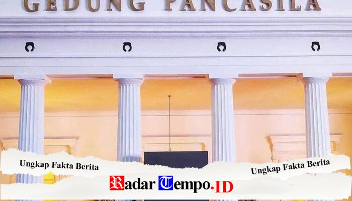 Pancasila di Persimpangan Jalan