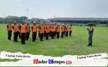 Babinsa Manyar Latih PBB Siswa SMK Nurul Islam