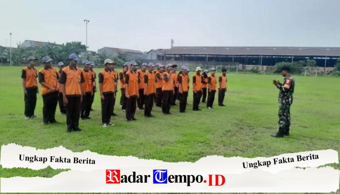 Babinsa Manyar Latih PBB Siswa SMK Nurul Islam