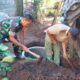 Wujud Kemanunggalan TNI, Babinsa Rejoso Gotong Royong Renovasi MCK Warga Binangun