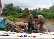 Personel Kodim 1009/Tla Lanjutkan Pemasangan Pondasi Penghubung Menuju Menara Pylon