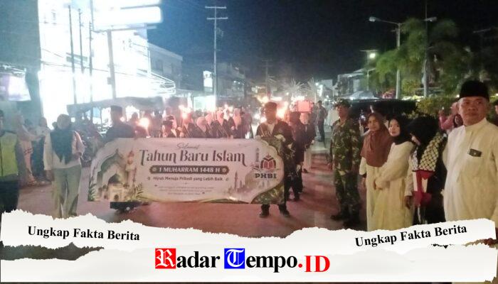 Wakili Danramil 1208-05/Pemangkat, Sertu Kasidi Hadiri Pawai Obor Sambut Tahun Baru Islam 1448 Hijriah
