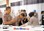 Komitmen Bersih Narkoba, Kapolres Situbondo Jalani Tes Urine bersama PJU dan Kapolsek Jajaran